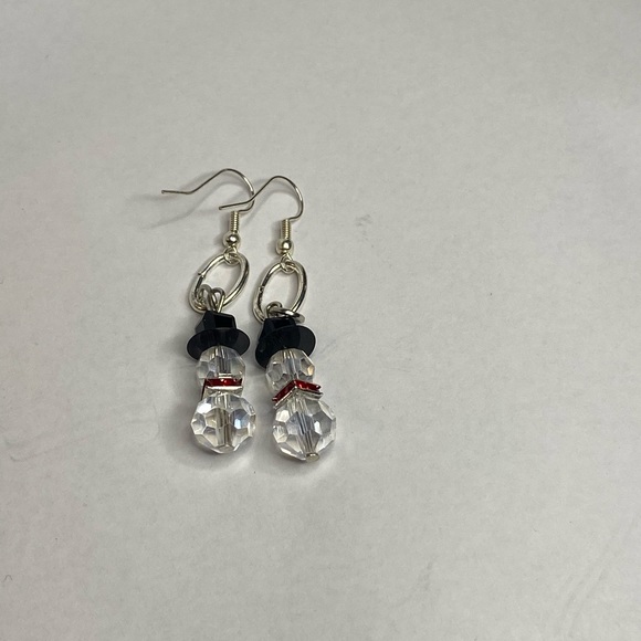 Clear acrylic snowmen earrings - Picture 6 of 6